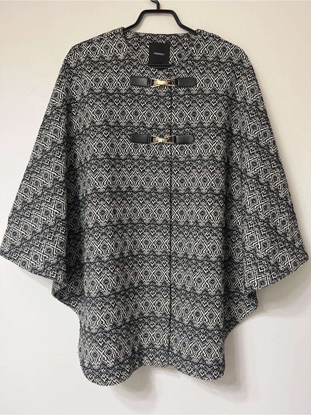 Forever 21 Intricate Geometric Knit Cape Poncho – Black & White – Size M
